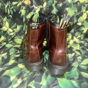 Dr. Martens 🤎🧡💛